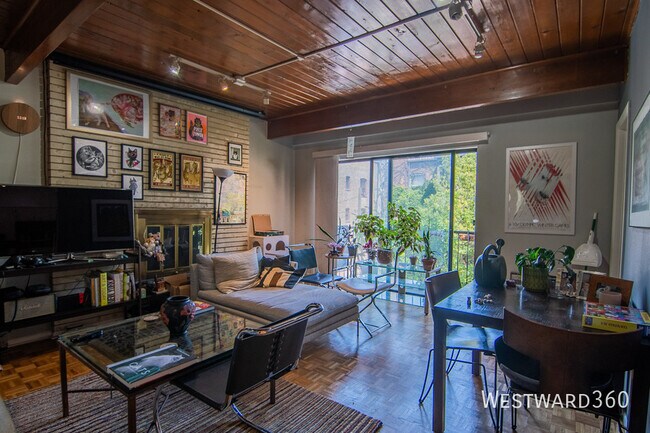 Foto del edificio - 4334 N Clarendon Ave