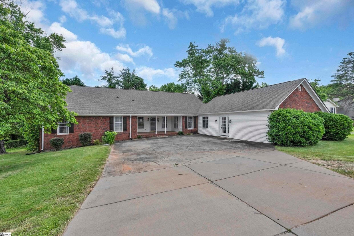 Foto principal - 203 Roper Mountain Rd Ext