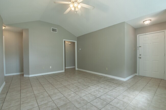 Building Photo - 142 Country Gardens