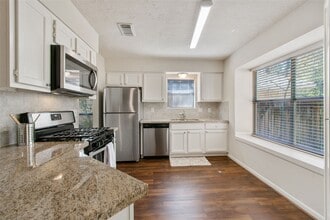 Building Photo - 75 Fallshire Dr