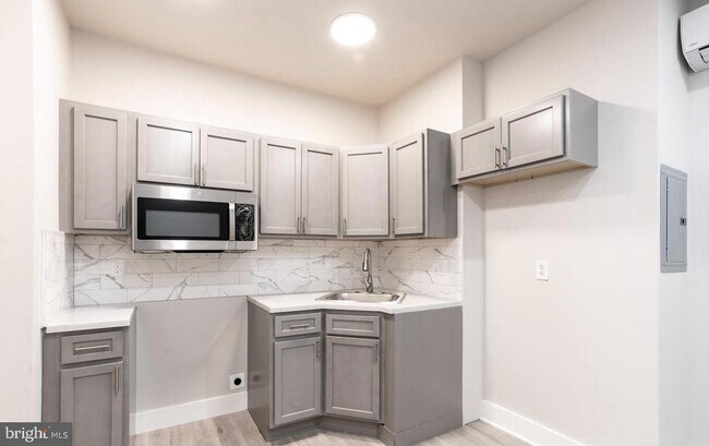 Foto del edificio - 3146 N Franklin St