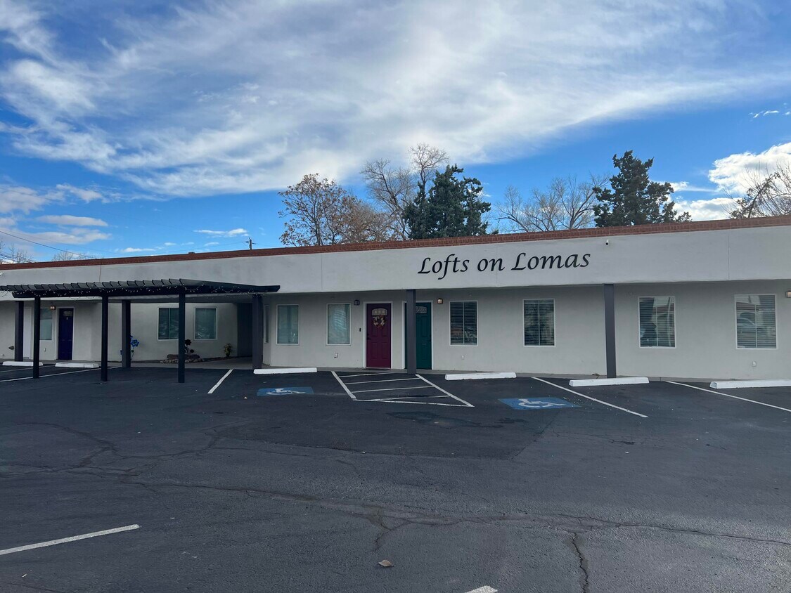 Primary Photo - 1020 Lomas Blvd NW