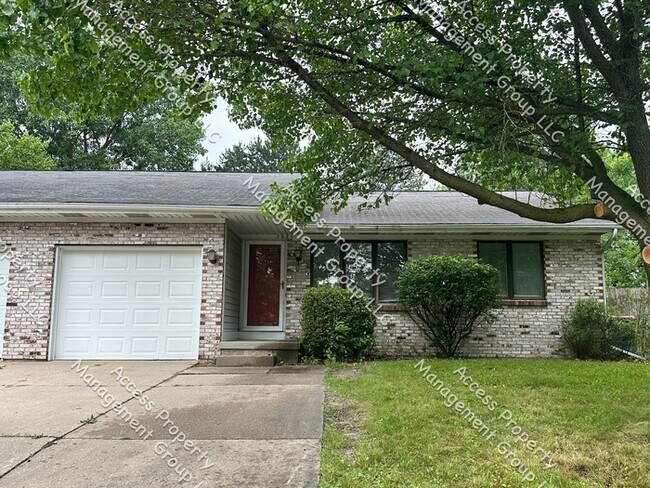 Foto del edificio - Updated 3 Bedroom Duplex with yard!