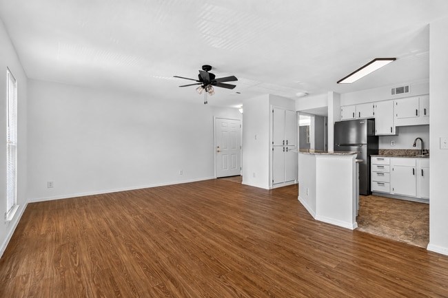 Building Photo - Robinson Park Apartments
