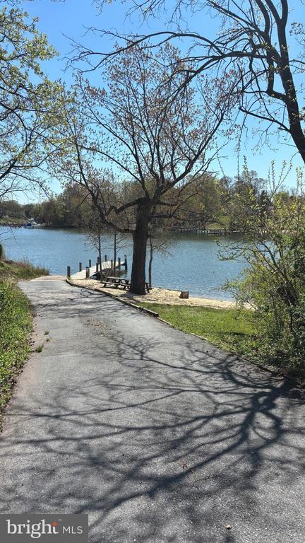 Foto del edificio - 7703 Dover Rd