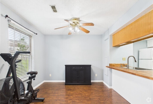 Building Photo - 2396 Fieldstone Cir