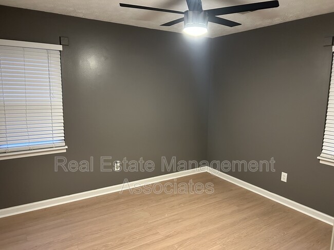 Foto del edificio - 121 Hill Pine Trail