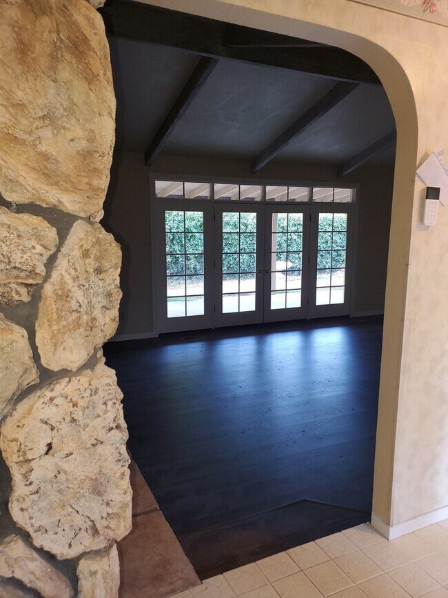 Foto del edificio - Modesto 3 bedroom 2.5  bathroom off McHenry