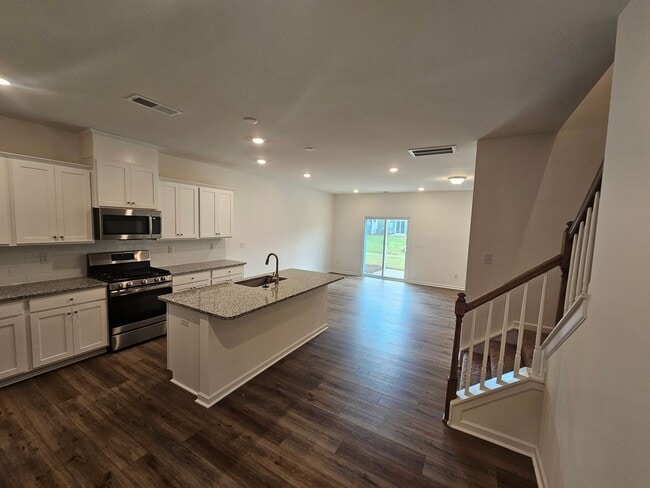 Foto del edificio - Beautiful Townhome in Concord! Great schools!