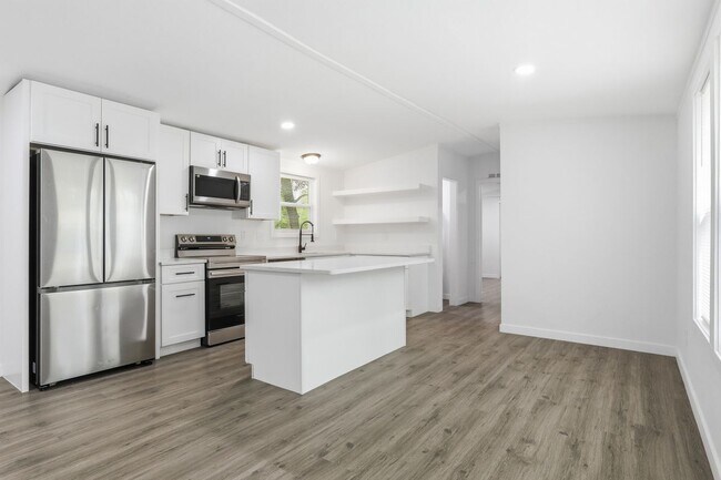 Foto del edificio - 19856 Old Hwy 105 E