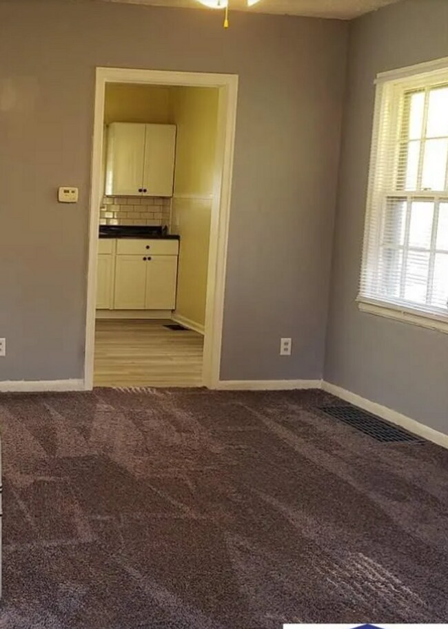 Foto del edificio - Newly Renovated 2 bed 1 bath Cottage Close...