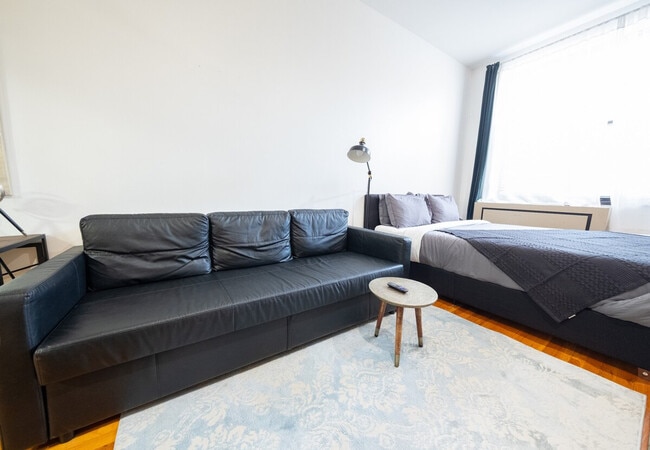 Building Photo - 2 W 86th St