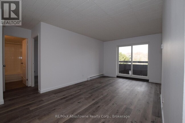 Building Photo - 36 Freeborn Ave