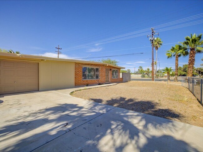 Foto del edificio - 3 Bed / 2 Bath Eastside Home on Kolb