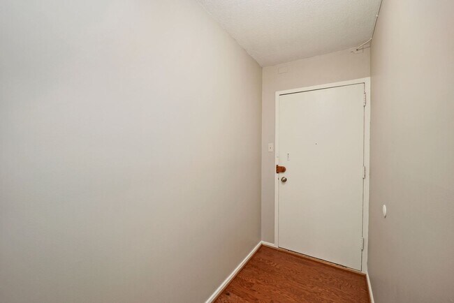 Foto del edificio - 1 bedroom 1 bathroom Condo in Navy Yard!