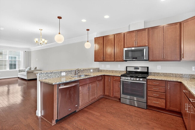 Building Photo - 65 Linden Pl