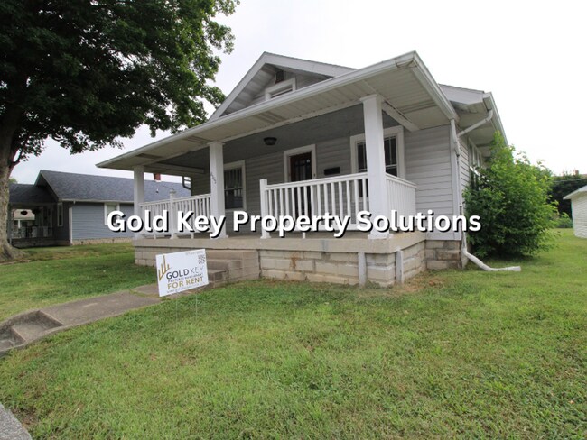 Foto del edificio - Attractive 2 BR 1 BA House with 2-Car Garage and Covered Porch (NO SECTION 8)