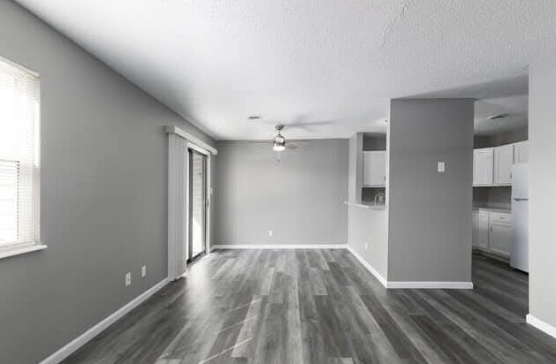 Foto del edificio - 472 Cedarview Ct