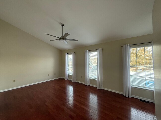 Foto del edificio - 3 bedroom 2.5 bathroom townhome for rent