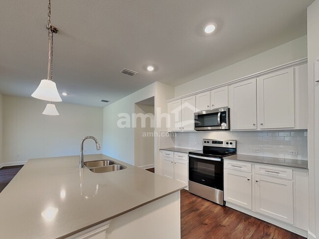 Foto del edificio - 3137 Artemisia Ln