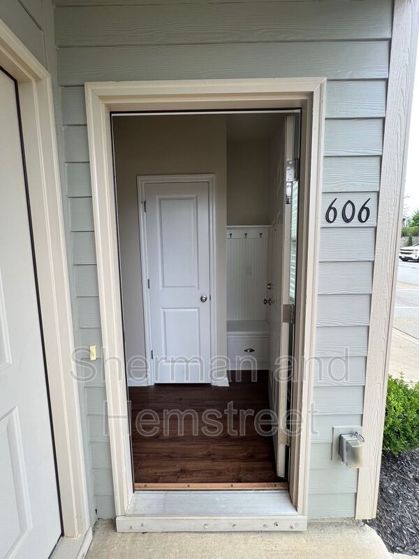 Building Photo - 606 Joiner Cir