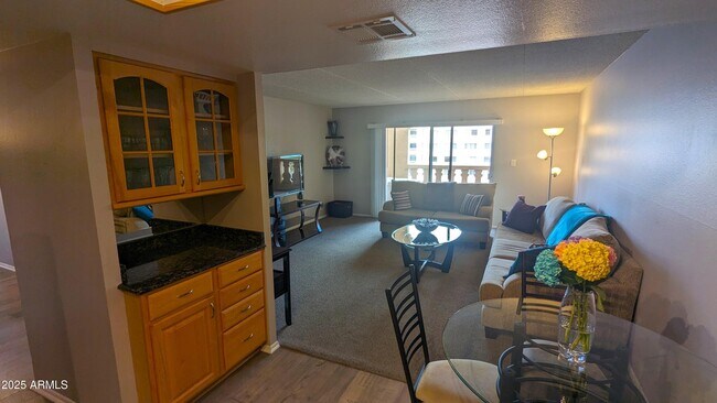 Foto del edificio - 7910 E Camelback Rd