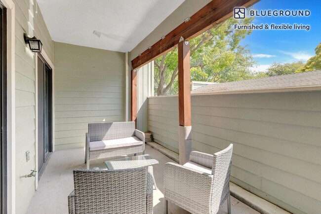 Foto del edificio - 3655 Birchwood Terrace