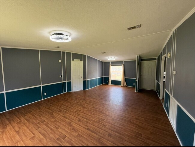 Foto del edificio - 3 Bedroom / 2 Bath House On An Acre