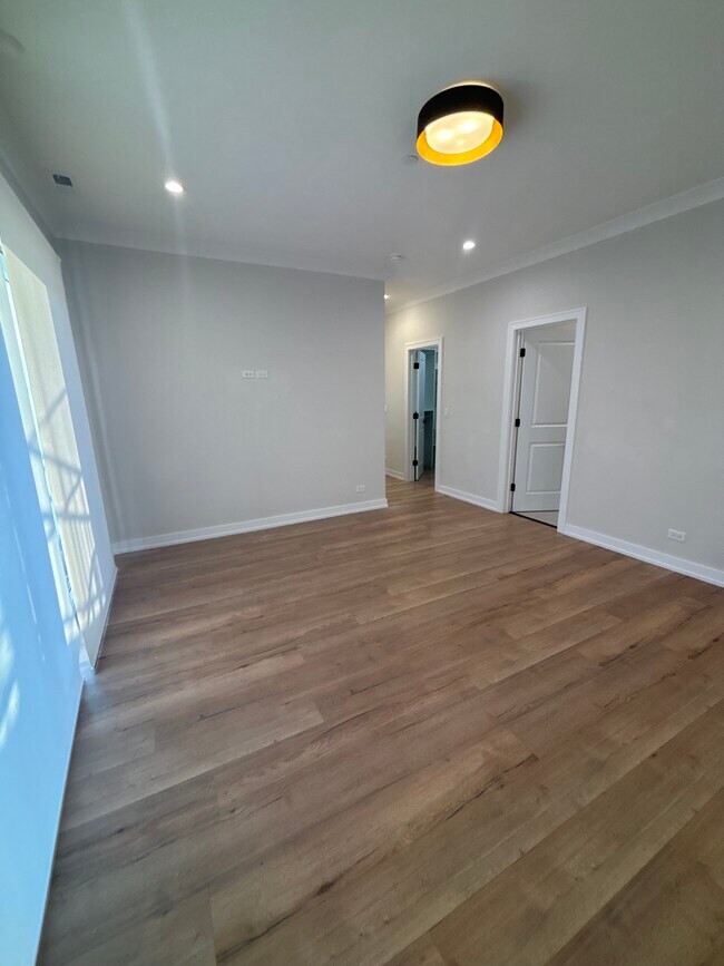 Foto del edificio - 6853 W Belmont Ave