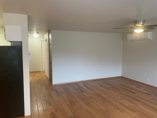 Building Photo - 220 Berglund St