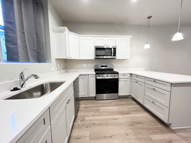 Building Photo - 3 Bedroom/2.5 Bathroom Townhouse in Lehi