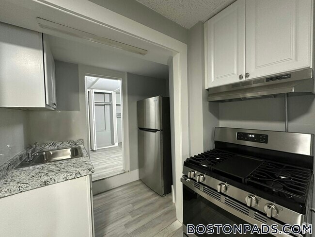 Building Photo - 273 Maverick St