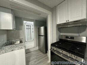 Building Photo - 273 Maverick St
