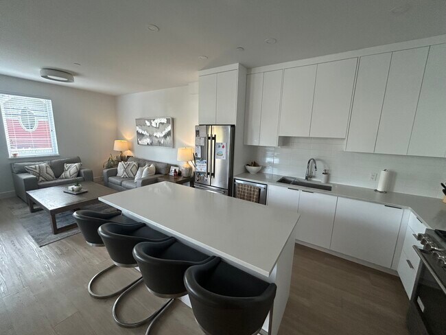 Photo du bâtiment - 242 4th St W