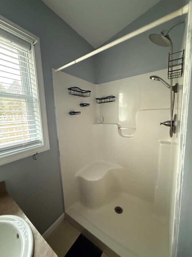 Foto del edificio - 158 Lake Hayward Rd