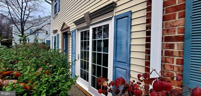 Building Photo - 22 Lehavre Ct