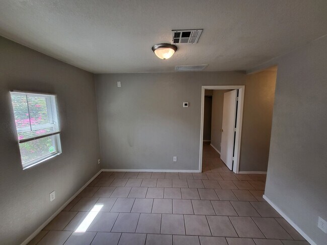 Building Photo - RePropSolution Clifton Sadler