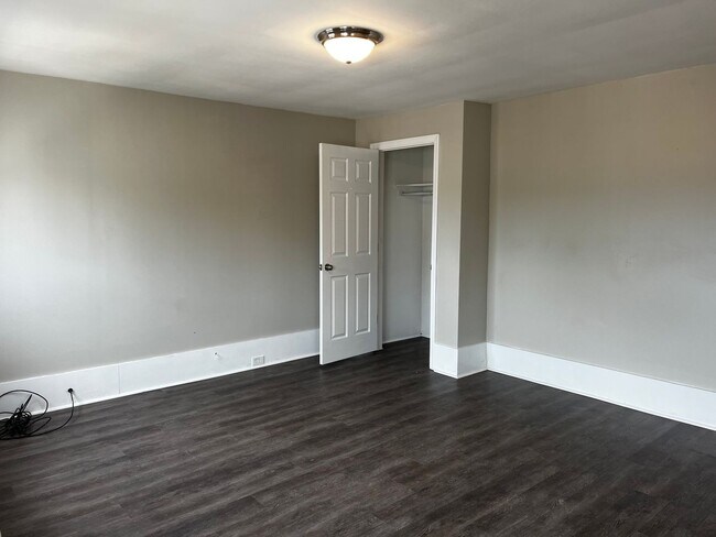 Building Photo - Renovated 2BD/1BATH House - Off-Street Parking, Laundry, AC
