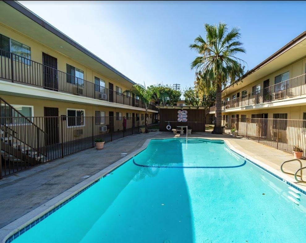 Foto principal - 330 N 1st St
