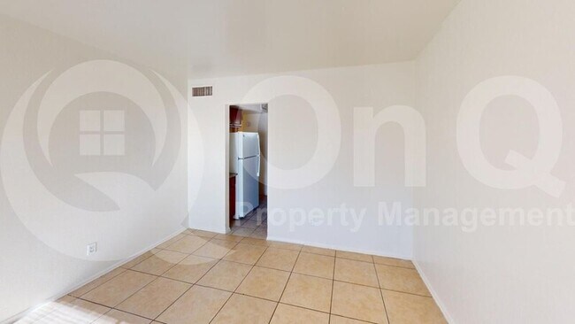 Foto del edificio - 6742 W Palmaire Ave