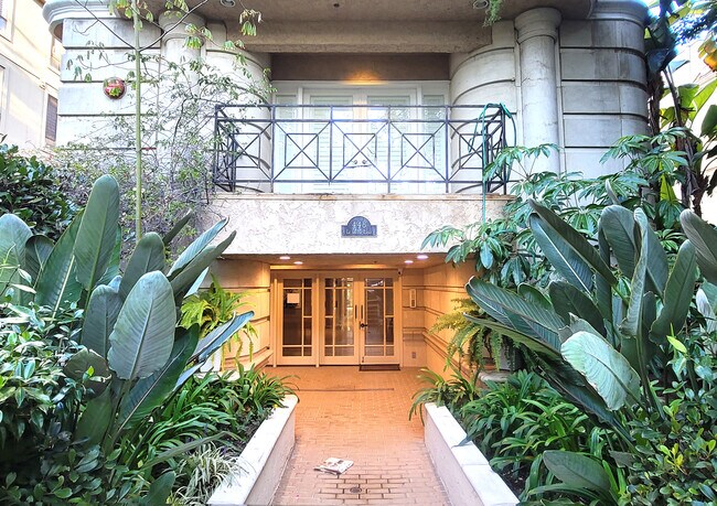 Foto del edificio - 448 N Oakhurst Dr