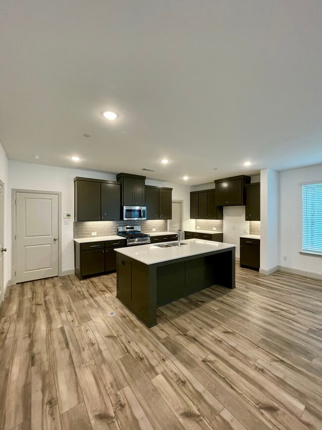 Building Photo - 2813 Jacaranda Dr