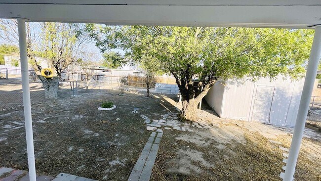 Foto del edificio - 405 E Bowie St