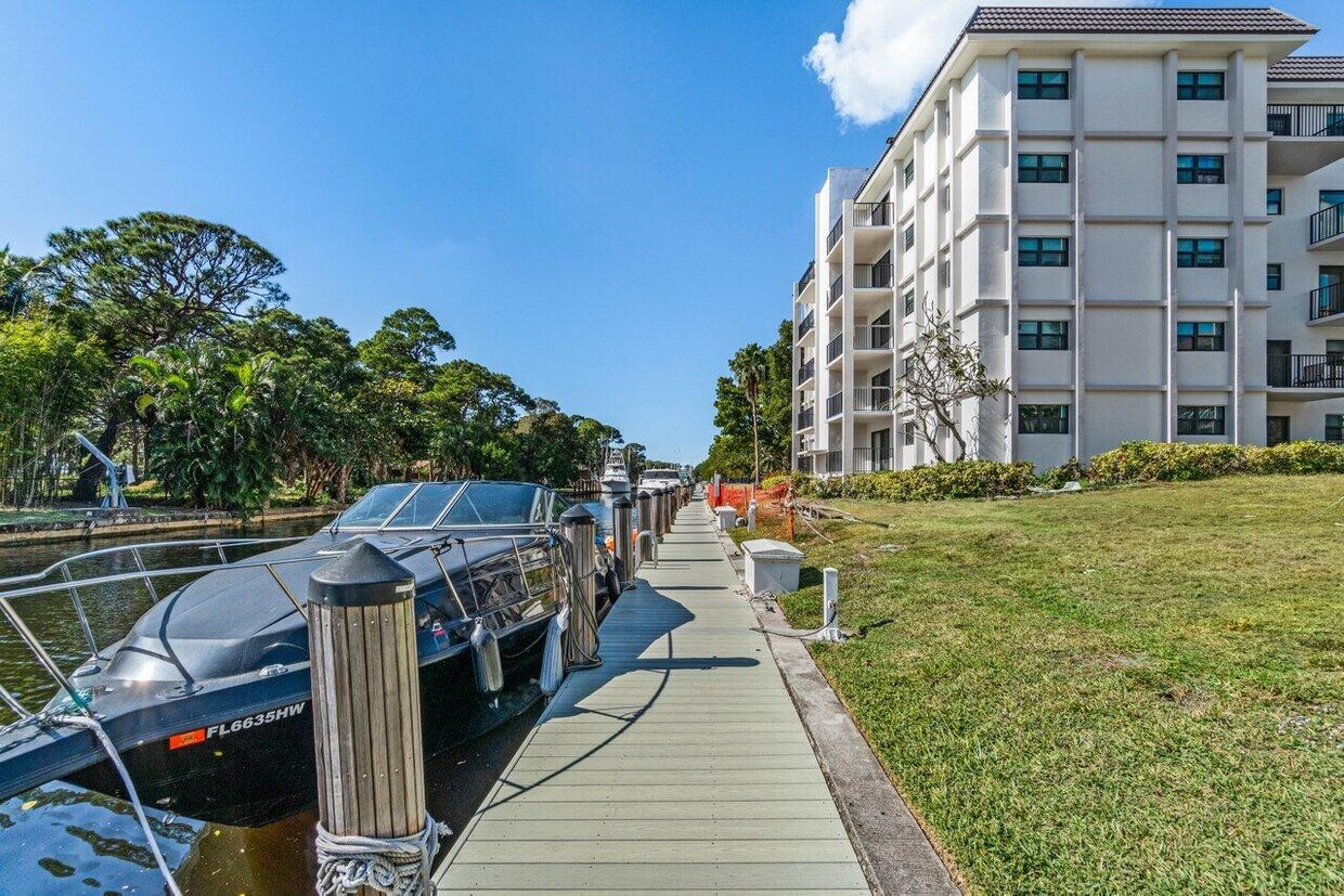 Foto principal - 1000 River Reach Dr