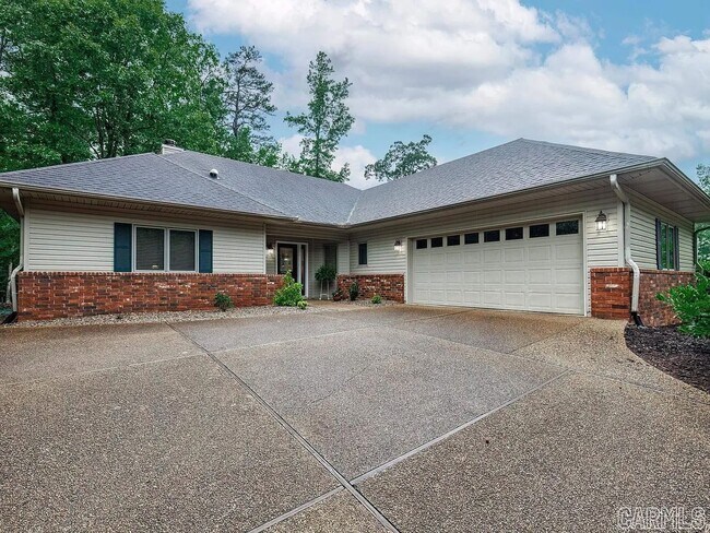 Building Photo - Spacious 3 Bedroom/2 Bath with views of the Ponce De Leon Golf course