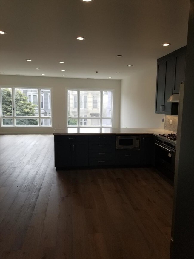 Building Photo - 3 bedroom in San Francisco CA 94115