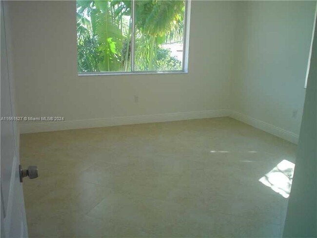 Foto del edificio - 2880 Pine Tree Dr