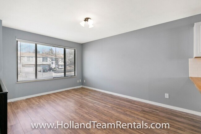 Building Photo - Updated Duplex in Castle Rock