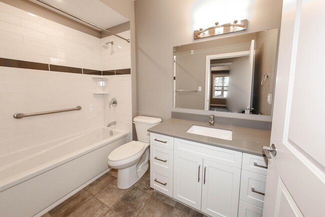 Main Bathroom - Parkview Terrace