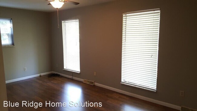 Building Photo - 3 br, 2 bath House - 70 Veldt Lane